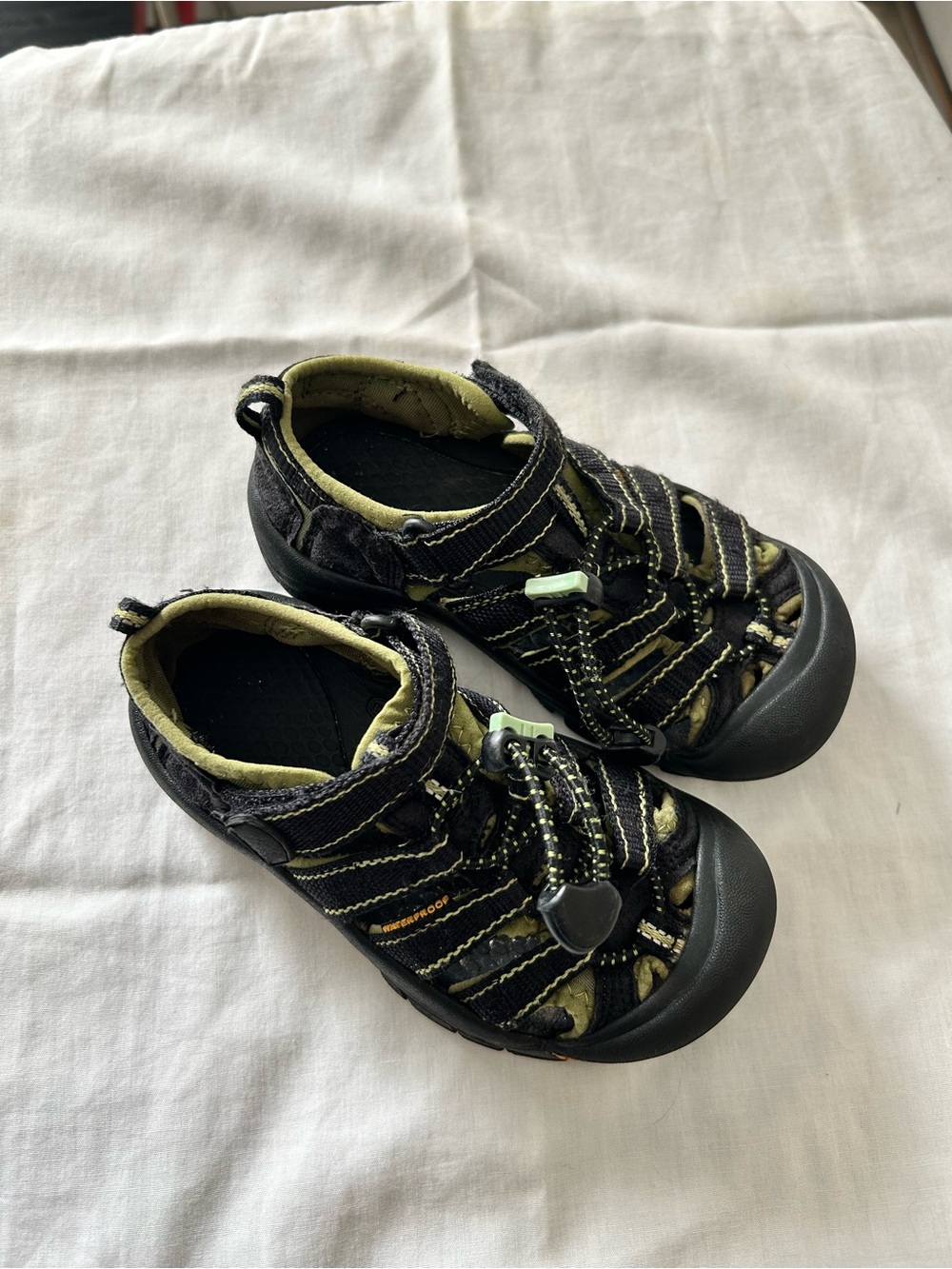 Keen Newport H2 Sandals/Black-Lime Green/ Little Kid’s 11